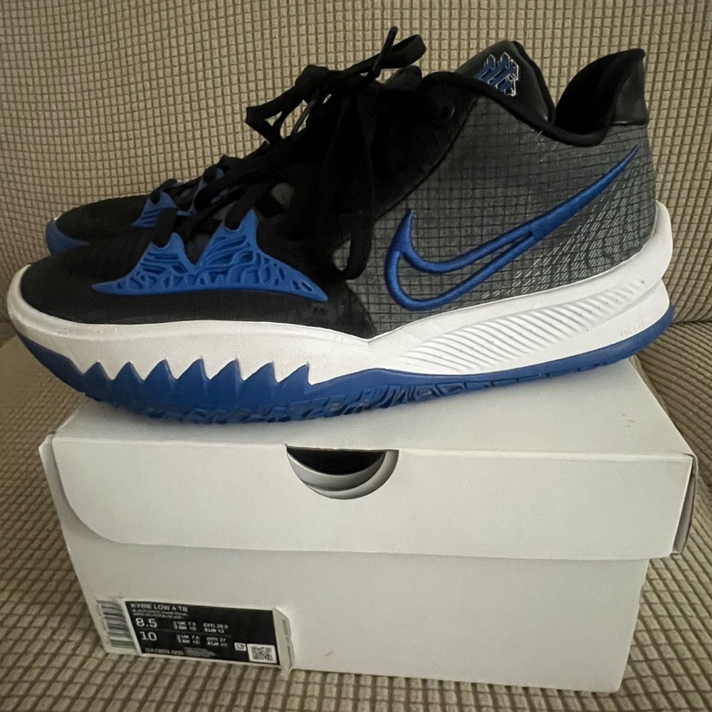 KYRIE LOW 4